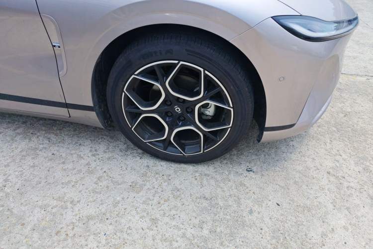 Used CHANGAN NEVO A07 2025 Blue Whale Pure Electric 625 Flagship Model Right Front Wheel Hub