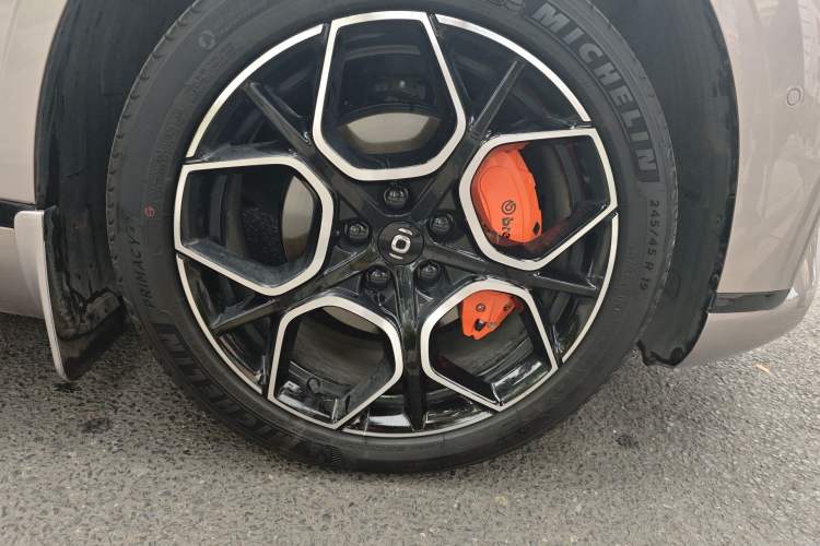Used CHANGAN NEVO A07 2025 Range-Extended "True Fragrant" Edition 230 Flagship Model Right Front Wheel Hub