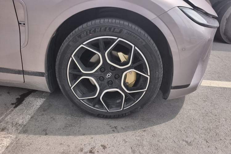 Used CHANGAN NEVO A07 2025 All-Electric "True Fragrance" Edition 710-Mile Long-Range Version Right Front Wheel Hub