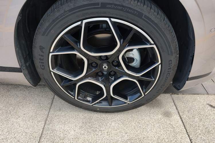 Used CHANGAN NEVO A07 2025 All-Electric "True Fragrance" Edition 710-Mile Long-Range Version Right Front Wheel Hub