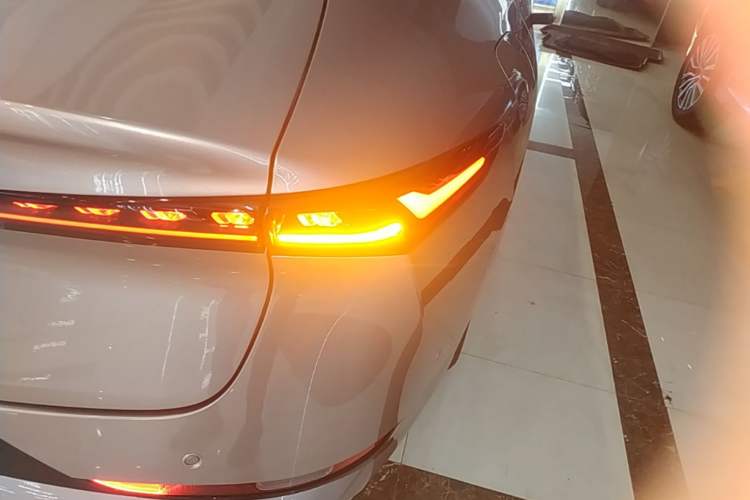 Used CHANGAN NEVO A07 2025 All-Electric "True Fragrance" Edition 710-Mile Long-Range Version Right Rear Taillight