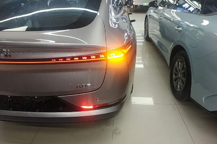 Used CHANGAN NEVO A07 2025 All-Electric "True Fragrance" Edition 710-Mile Long-Range Version Right Rear Taillight