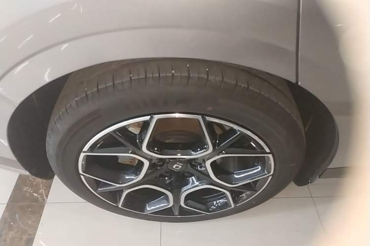 Used CHANGAN NEVO A07 2025 All-Electric "True Fragrance" Edition 710-Mile Long-Range Version Right Rear Wheel Hub