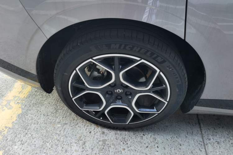 Used CHANGAN NEVO A07 2025 Range-Extended "True Fragrant" Edition 230 Flagship Model Right Rear Wheel Hub