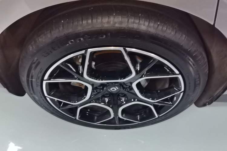 Used CHANGAN NEVO A07 2025 Blue Whale Pure Electric 625 Flagship Model Right Rear Wheel Hub