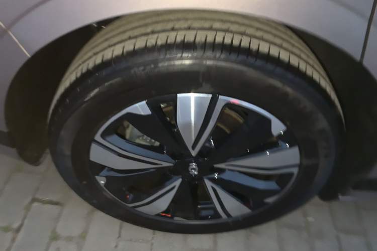 Used CHANGAN NEVO A07 2025 Range-Extended "Truly Delicious" 140 Elite Version Right Rear Wheel Hub