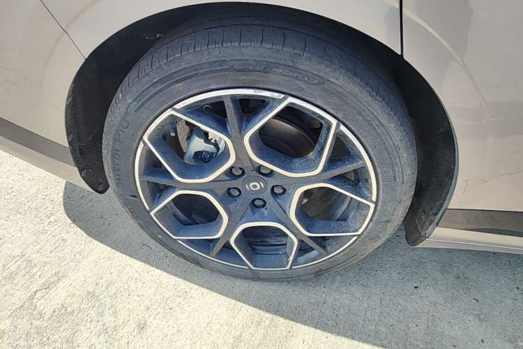 Used CHANGAN NEVO A07 2025 Blue Whale Pure Electric 710 Flagship Model Right Rear Wheel Hub
