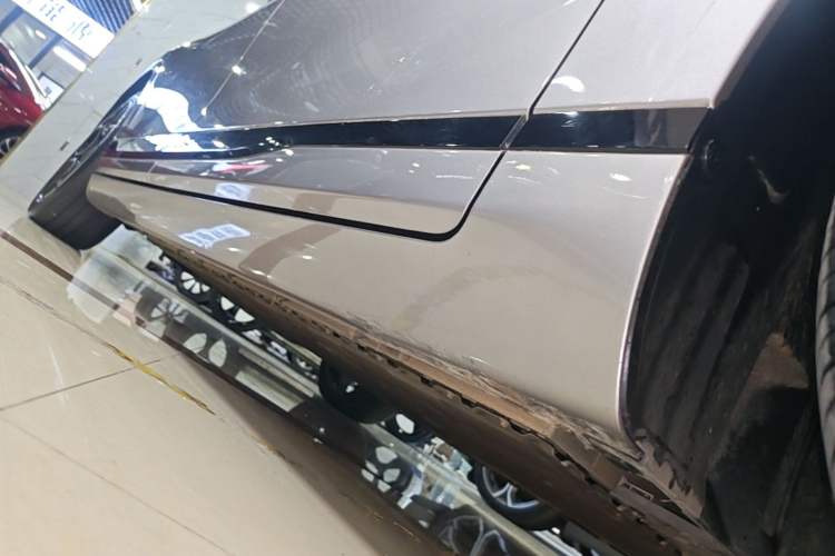 Used CHANGAN NEVO A07 2025 Blue Whale Pure Electric 625 Flagship Model Right Side Sill