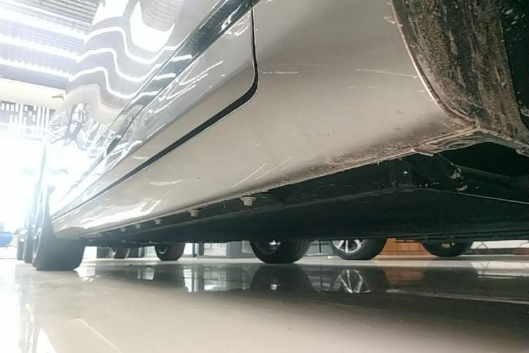 Used CHANGAN NEVO A07 2025 All-Electric "True Fragrance" Edition 710-Mile Long-Range Version Right Side Sill