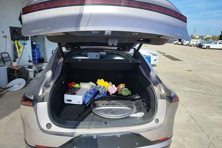 Used CHANGAN NEVO A07 2025 Blue Whale Pure Electric 710 Flagship Model Trunk