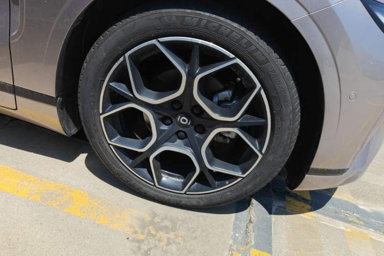 Used CHANGAN NEVO A07 2025 Range-Extended "True Fragrant" Edition 230 Flagship Model Right Front Wheel Hub