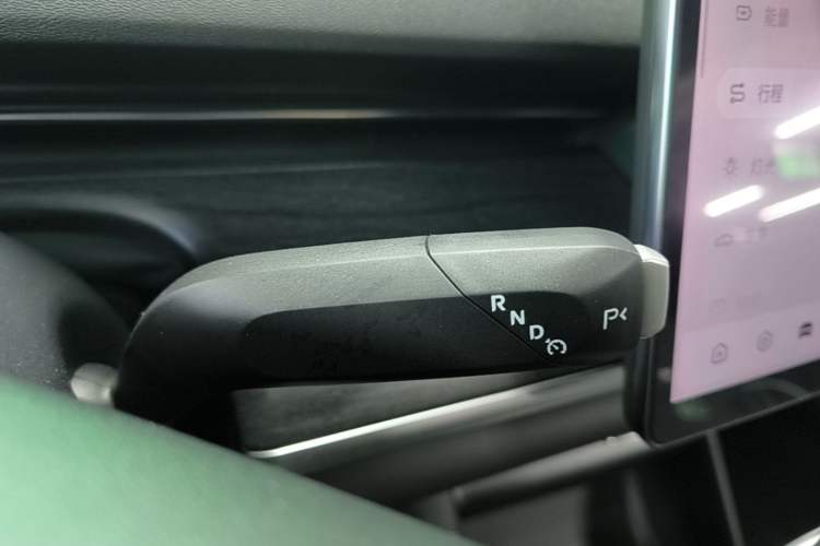 Used CHANGAN NEVO A07 2025 Blue Whale Range-Extending Model 140 Elite Version Gear Lever