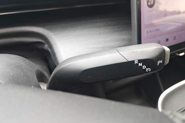 Used CHANGAN NEVO A07 2025 All-Electric "True Fragrance" Edition 710-Mile Long-Range Version Gear Lever