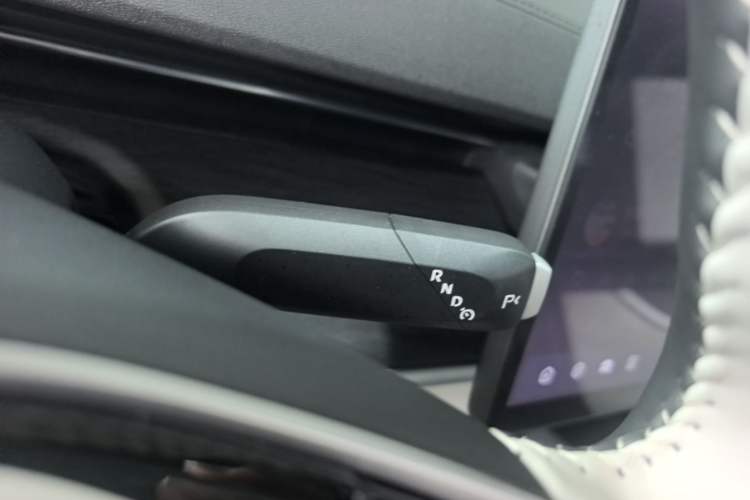 Used CHANGAN NEVO A07 2025 All-Electric "True Fragrance" Edition 710-Mile Long-Range Version Gear Lever