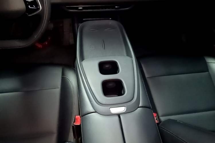 Used CHANGAN NEVO A07 2025 Blue Whale Pure Electric Version 525 Luxury Model Gear Lever