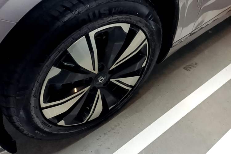 Used CHANGAN NEVO A07 2025 Blue Whale Pure Electric Version 525 Luxury Model Left Front Wheel Hub