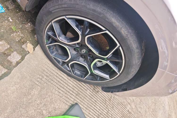 Used CHANGAN NEVO A07 2025 All-Electric "True Fragrance" Edition 710-Mile Long-Range Version Right Front Wheel Hub