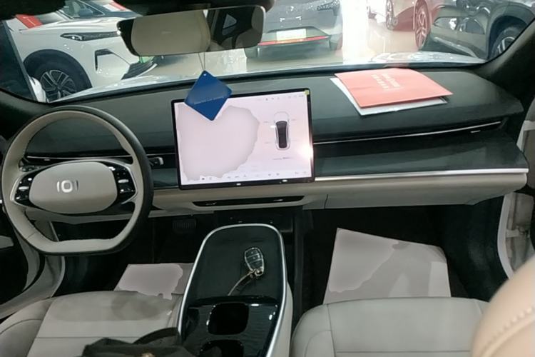 Used CHANGAN NEVO A07 2025 All-Electric "Real Bargain" 525 Luxury Model Center Console