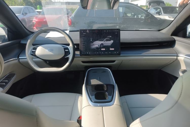 Used CHANGAN NEVO A07 2025 All-Electric "Real Bargain" 525 Luxury Model Center Console