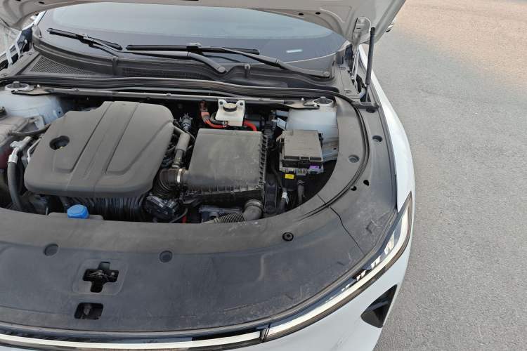 Used CHANGAN NEVO A07 2025 Blue Whale Range-Extending Version 230 Flagship Model Engine Bay Left