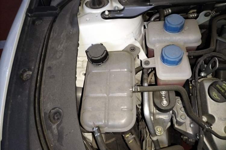 Used CHANGAN NEVO A07 2025 Range-Extended "Truly Delicious" 140 Elite Version Engine Bay Right