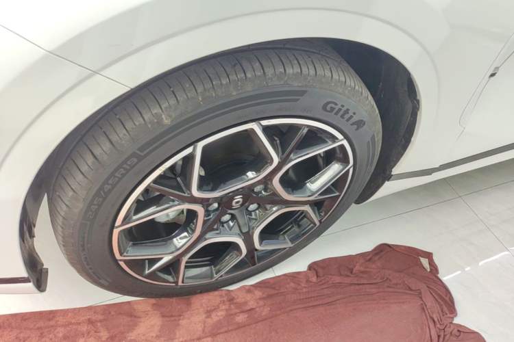 Used CHANGAN NEVO A07 2025 All-Electric "True Fragrance" Edition 710-Mile Long-Range Version Exterior 4