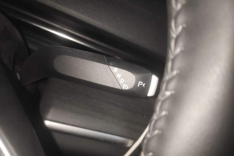 Used CHANGAN NEVO A07 2025 Range-Extended "True Fragrant" Edition 230 Luxury Version Gear Lever