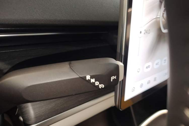 Used CHANGAN NEVO A07 2025 Blue Whale Range-Extending Model 140 Elite Version Gear Lever