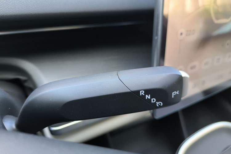 Used CHANGAN NEVO A07 2025 Blue Whale Range-Extending Model 140 Elite Version Gear Lever