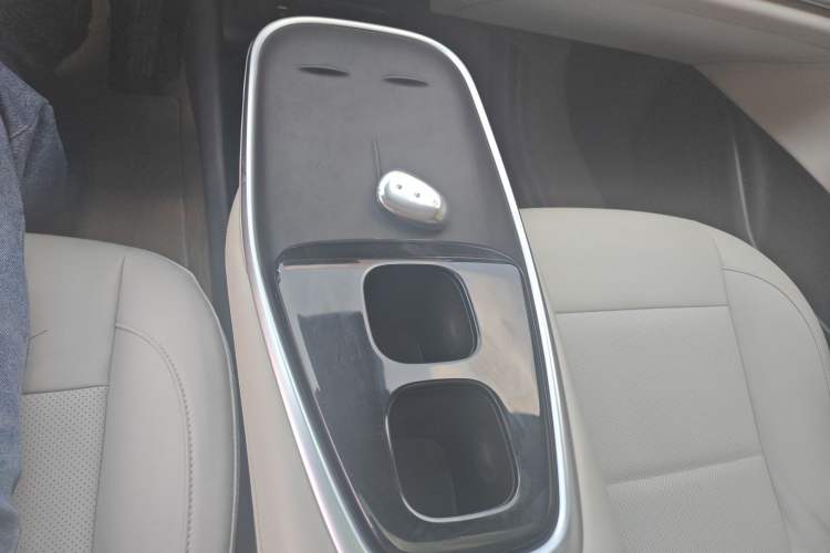 Used CHANGAN NEVO A07 2025 Range-Extended "Truly Delicious" 140 Elite Version Gear Lever