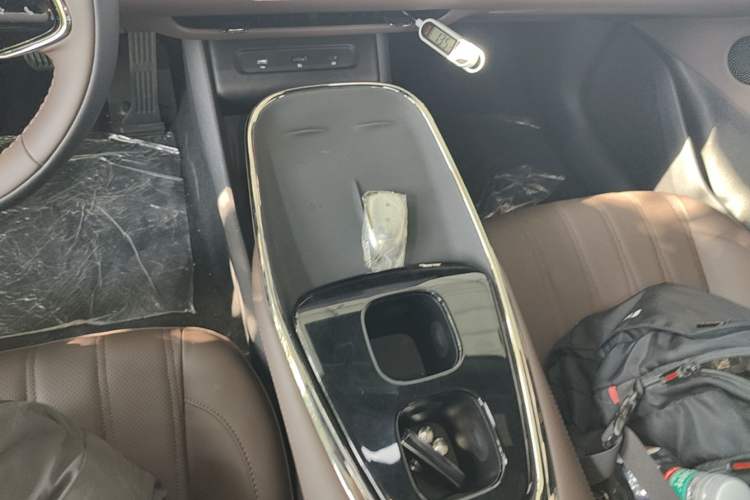Used CHANGAN NEVO A07 2025 Blue Whale Range-Extending Version 230 Flagship Model Gear Lever