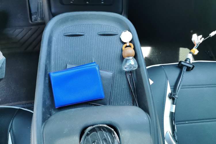 Used CHANGAN NEVO A07 2025 All-Electric "True Fragrance" Edition 710-Mile Long-Range Version Gear Lever
