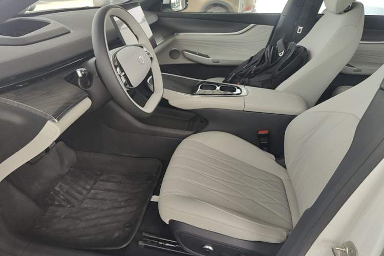 Used CHANGAN NEVO A07 2025 Blue Whale Pure Electric 625 Flagship Model Left Front Seat