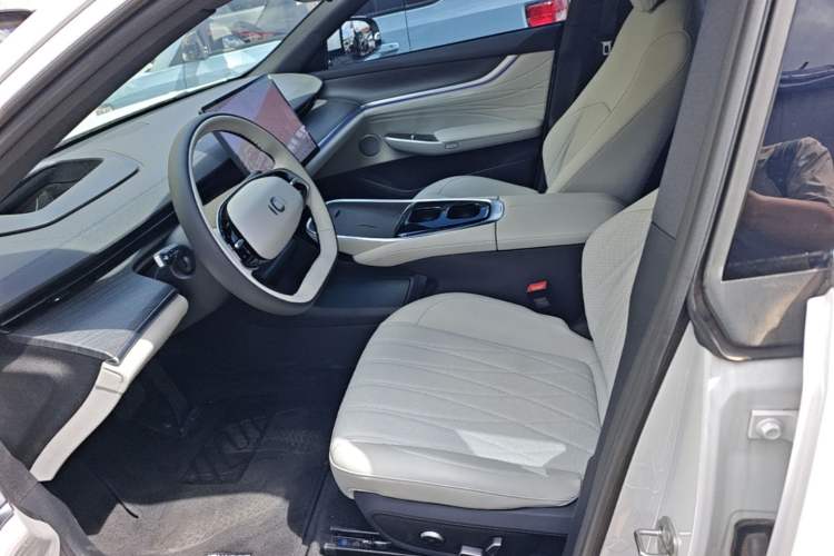 Used CHANGAN NEVO A07 2025 All-Electric "True Fragrance" Edition 710-Mile Long-Range Version Left Front Seat