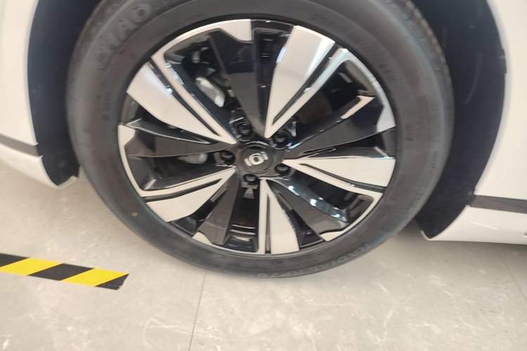 Used CHANGAN NEVO A07 2025 Blue Whale Range-Extending Model 140 Elite Version Left Front Wheel Hub