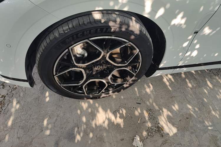 Used CHANGAN NEVO A07 2025 Blue Whale Range-Extending Version 230 Flagship Model Left Front Wheel Hub