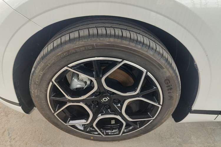 Used CHANGAN NEVO A07 2025 Blue Whale Pure Electric 625 Flagship Model Left Front Wheel Hub
