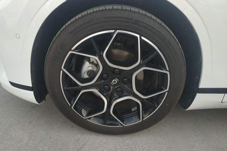 Used CHANGAN NEVO A07 2025 Pure Electric "True Fragrance" Edition 625 Flagship Model Left Front Wheel Hub