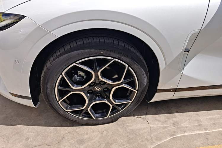 Used CHANGAN NEVO A07 2025 All-Electric "True Fragrance" Edition 710-Mile Long-Range Version Left Front Wheel Hub