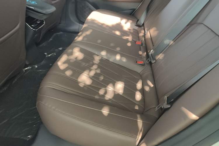 Used CHANGAN NEVO A07 2025 Blue Whale Range-Extending Version 230 Flagship Model Left Rear Seat