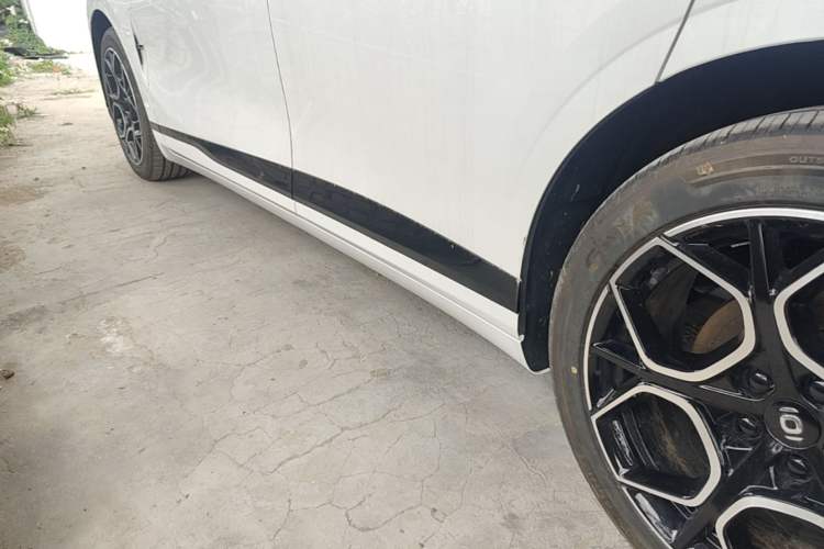 Used CHANGAN NEVO A07 2025 Blue Whale Pure Electric 625 Flagship Model Left Side Sill