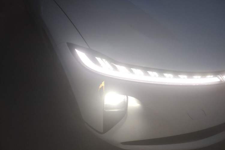Used CHANGAN NEVO A07 2025 Range-Extended "True Fragrant" Edition 230 Luxury Version Right Front Headlight