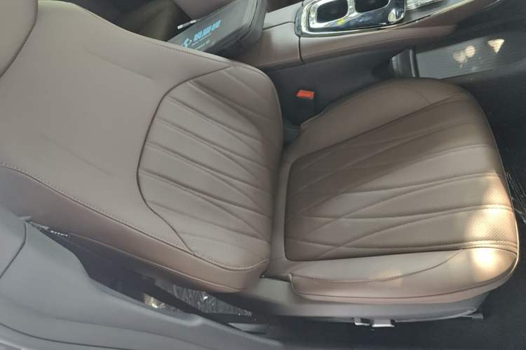 Used CHANGAN NEVO A07 2025 Blue Whale Range-Extending Version 230 Flagship Model Right Front Seat
