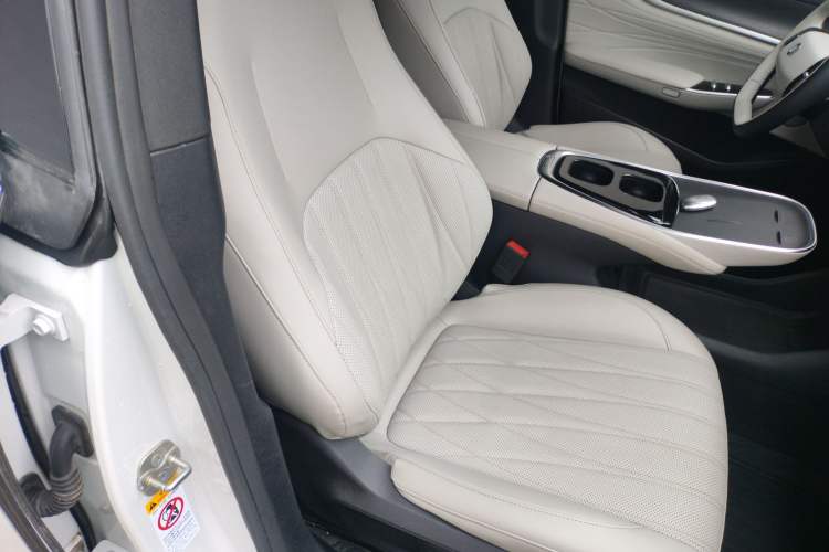 Used CHANGAN NEVO A07 2025 Blue Whale Extended-Range 230 Prestige Model Right Front Seat