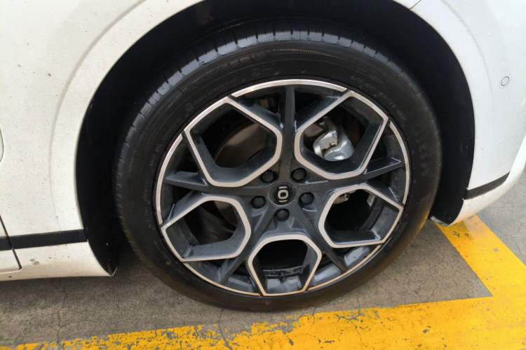 Used CHANGAN NEVO A07 2025 Pure Electric "True Fragrance" Edition 625 Flagship Model Right Front Wheel Hub