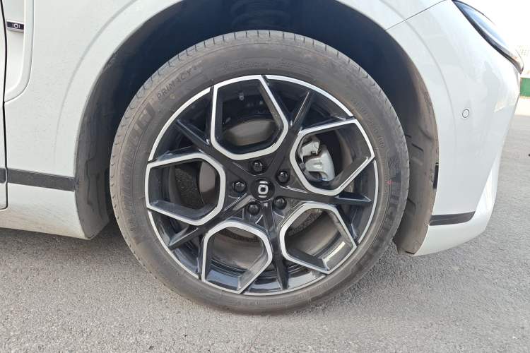 Used CHANGAN NEVO A07 2025 Blue Whale Range-Extending Version 230 Flagship Model Right Front Wheel Hub