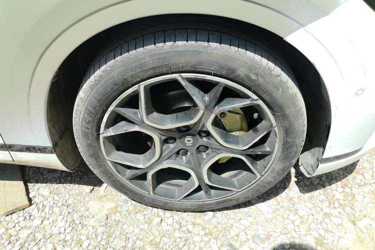 Used CHANGAN NEVO A07 2025 All-Electric "True Fragrance" Edition 710-Mile Long-Range Version Right Front Wheel Hub