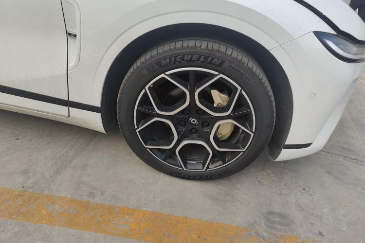 Used CHANGAN NEVO A07 2025 All-Electric "True Fragrance" Edition 710-Mile Long-Range Version Right Front Wheel Hub