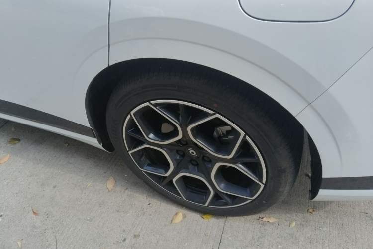 Used CHANGAN NEVO A07 2025 Range-Extended "True Fragrant" Edition 230 Premium Version Right Front Wheel Hub