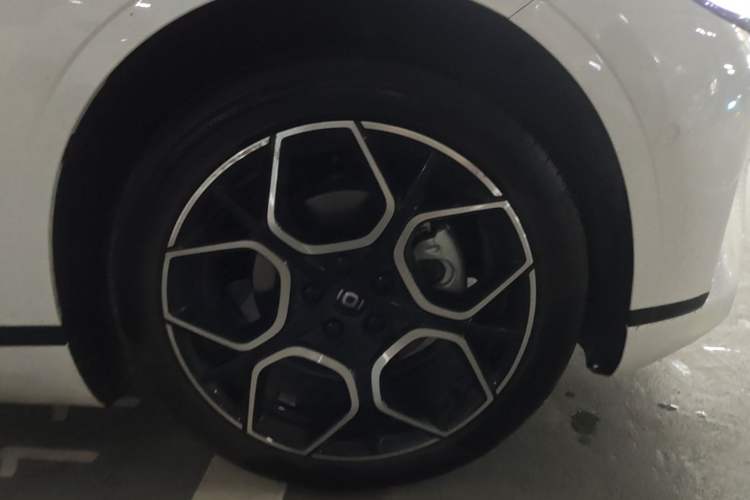 Used CHANGAN NEVO A07 2025 Pure Electric "True Fragrance" Edition 625 Flagship Model Right Front Wheel Hub